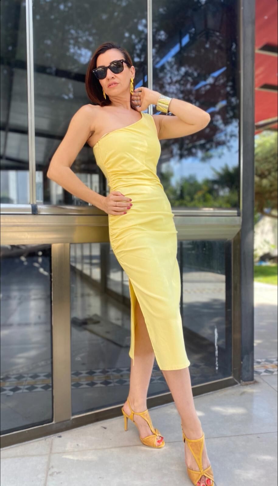 Tek Omuz Sarı Elbise