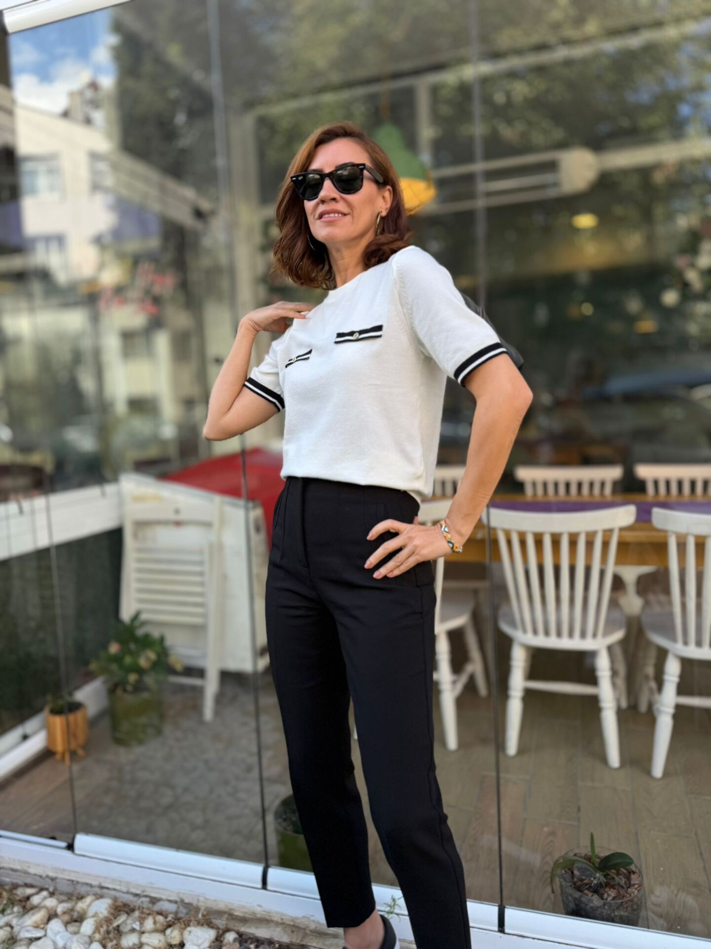 KISA KOLLU BEYAZ TRİKO